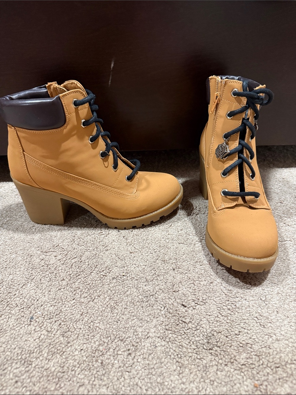 NWOT Zigi Soho Tan Lace-Up Block Heel Ankle Boots with Black Trim